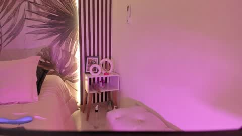 Snapshot of samaantha_white_ chatting on April 8, 2026, 11:43 am Samaantha online show from April 8, 2026, 11:43 am