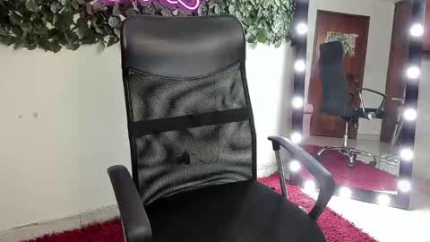 samantaortiz_ online show from November 17, 2025, 7:19 pm