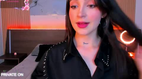 Snapshot of samantha_moons chatting on May 7, 2026, 1:33 am samantha_moons online show from May 7, 2026, 1:33 am