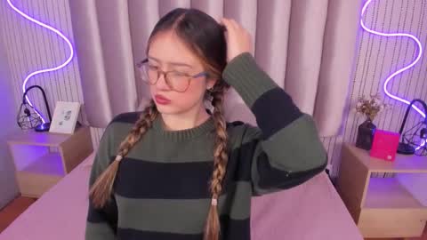 Alejandra  online show from December 2, 2025, 1:39 pm