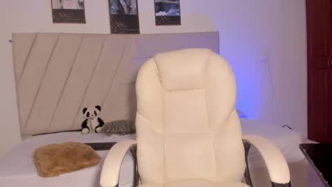 samaraa_smith1 online show from February 10, 2026, 12:09 pm