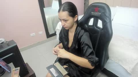 Snapshot of samarha_xue chatting on February 14, 2025, 11:31 am Sara online show from February 14, 2025, 11:31 am