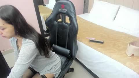 Snapshot of samarha_xue chatting on February 18, 2025, 11:33 am Sara online show from February 18, 2025, 11:33 am