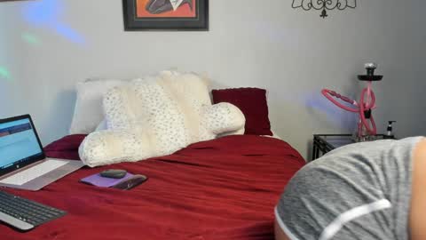 Yaya online show from February 3, 2025, 9:39 pm