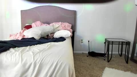 Yaya online show from October 8, 2025, 7:00 pm