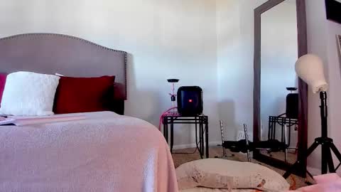 Yaya online show from November 2, 2025, 3:58 pm