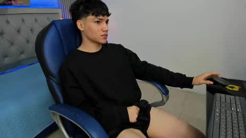 Snapshot of samblack_ chatting on May 1, 2026, 1:37 pm Sam online show from May 1, 2026, 1:37 pm
