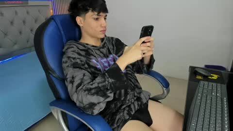 Snapshot of samblack_ chatting on May 9, 2026, 1:16 pm Sam online show from May 9, 2026, 1:16 pm