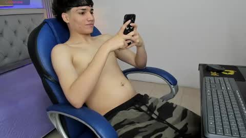 Snapshot of samblack_ chatting on May 19, 2026, 12:44 pm Sam online show from May 19, 2026, 12:44 pm