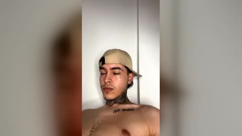 samm44404 online show from April 17, 2026, 2:14 am