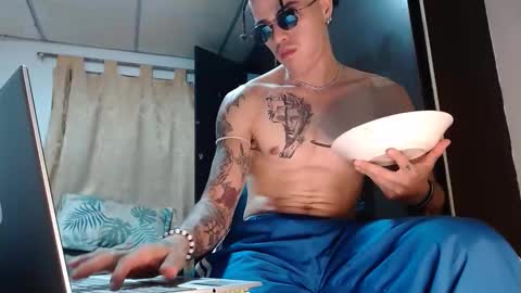 sammy model independiente online show from March 26, 2026, 12:28 am