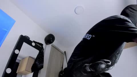   online show from October 7, 2025, 4:53 am