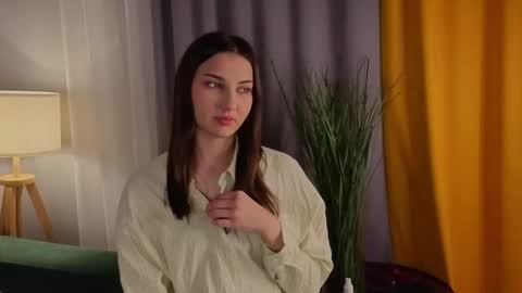 Isabel but you can call me Bella online show from November 17, 2025, 1:11 am