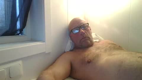 sandnesrune523 online show from March 11, 2026, 6:19 am