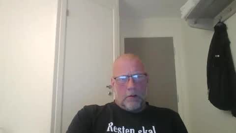 sandnesrune523 online show from April 21, 2026, 6:12 pm