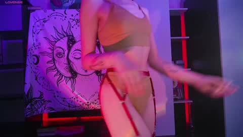 Sandy  online show from December 6, 2024, 2:02 am