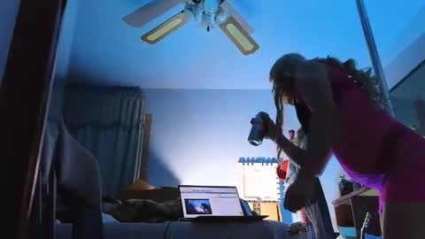 Sandra online show from April 19, 2026, 10:14 am