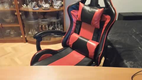 Sandy online show from December 4, 2024, 1:53 pm