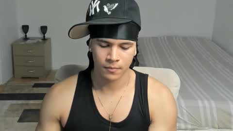 Snapshot of sant_wahlberg chatting on May 12, 2026, 10:40 pm Sant online show from May 12, 2026, 10:40 pm