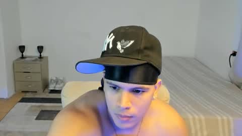 Snapshot of sant_wahlberg chatting on May 15, 2026, 11:12 pm Sant online show from May 15, 2026, 11:12 pm