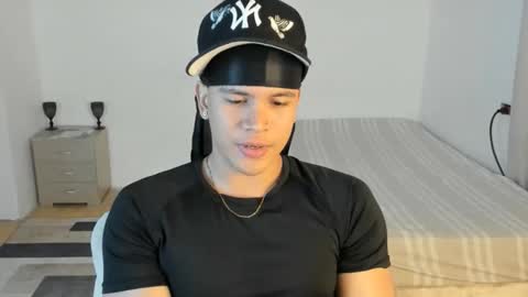 Snapshot of sant_wahlberg chatting on June 3, 2026, 12:13 am Sant online show from June 3, 2026, 12:13 am