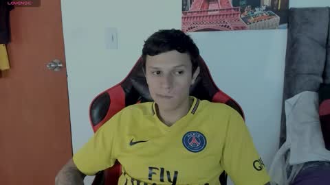 Snapshot of santi_alpha chatting on September 28, 2025, 11:43 pm Santi online show from September 28, 2025, 11:43 pm