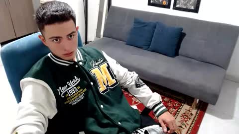 santi_ss online show from December 22, 2025, 3:31 pm