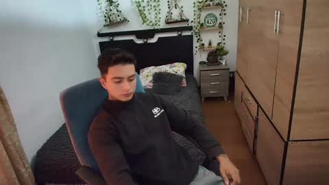 santi_ss online show from June 8, 2026, 2:50 pm