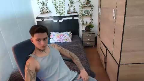 santi_ss online show from June 11, 2026, 4:49 pm