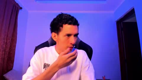 santi_twink19 online show from December 7, 2024, 4:53 am