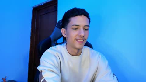 santi_twink19 online show from February 9, 2025, 6:33 am