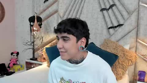 SantiAbader online show from November 11, 2025, 12:27 pm