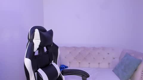 santiago_huntt online show from November 6, 2025, 8:43 pm