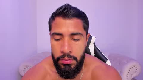santiago_huntt online show from December 20, 2025, 12:56 pm