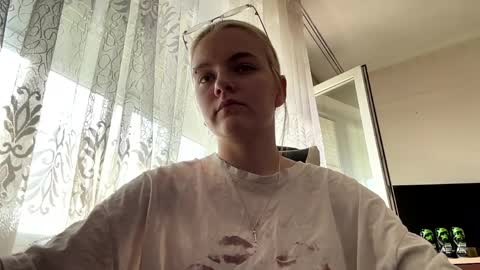 Snapshot of santinalabonne chatting on May 30, 2026, 10:34 am Rina online show from May 30, 2026, 10:34 am
