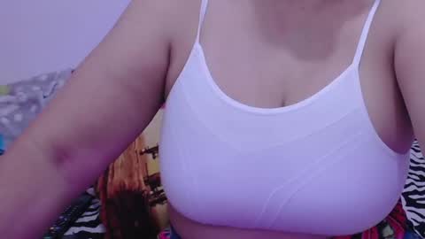 Snapshot of sara211 chatting on December 11, 2024, 3:58 pm sara online show from December 11, 2024, 3:58 pm