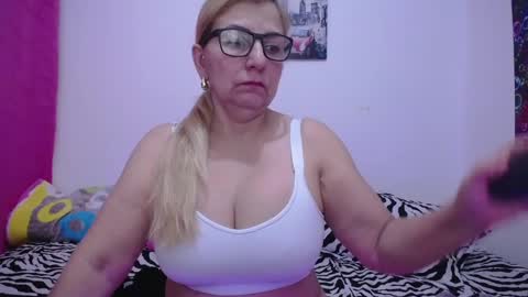 Snapshot of sara211 chatting on December 22, 2024, 11:11 am sara online show from December 22, 2024, 11:11 am