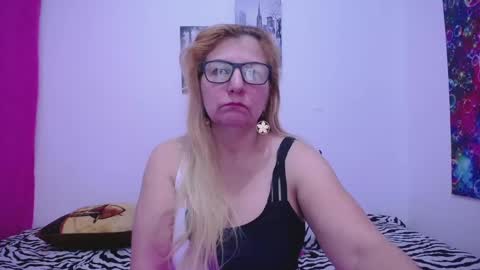 Snapshot of sara211 chatting on December 27, 2024, 1:28 pm sara online show from December 27, 2024, 1:28 pm