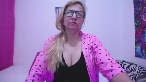 Snapshot of sara211 chatting on January 8, 2025, 1:20 pm sara online show from January 8, 2025, 1:20 pm