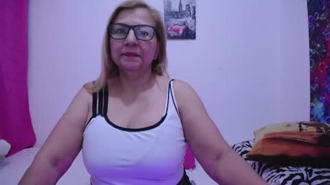 Snapshot of sara211 chatting on January 13, 2025, 11:49 pm sara online show from January 13, 2025, 11:49 pm