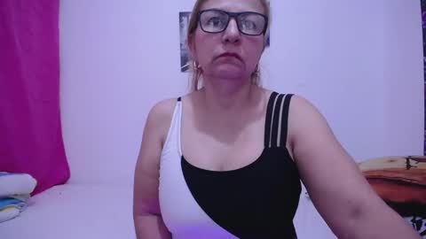 Snapshot of sara211 chatting on January 14, 2025, 1:06 pm sara online show from January 14, 2025, 1:06 pm