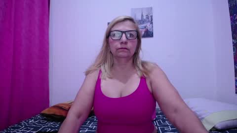 Snapshot of sara211 chatting on February 1, 2025, 12:58 pm sara online show from February 1, 2025, 12:58 pm