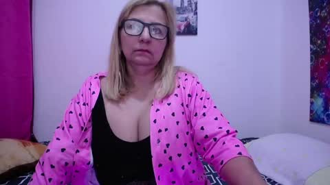 Snapshot of sara211 chatting on February 15, 2025, 3:39 pm sara online show from February 15, 2025, 3:39 pm