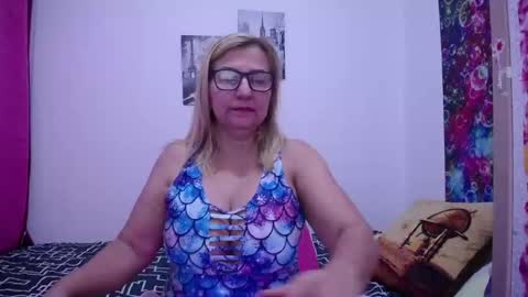 Snapshot of sara211 chatting on February 19, 2025, 10:42 pm sara online show from February 19, 2025, 10:42 pm