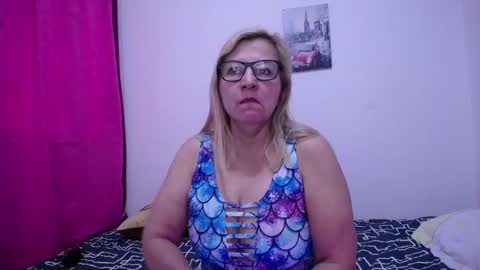 Snapshot of sara211 chatting on February 24, 2025, 4:04 pm sara online show from February 24, 2025, 4:04 pm