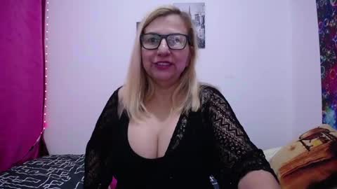 Snapshot of sara211 chatting on February 26, 2025, 1:08 pm sara online show from February 26, 2025, 1:08 pm