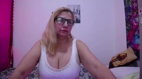 Snapshot of sara211 chatting on March 2, 2025, 5:36 pm sara online show from March 2, 2025, 5:36 pm