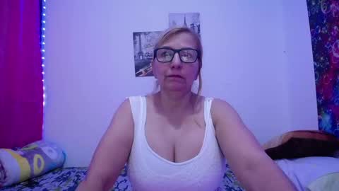 Snapshot of sara211 chatting on March 10, 2025, 2:37 pm sara online show from March 10, 2025, 2:37 pm