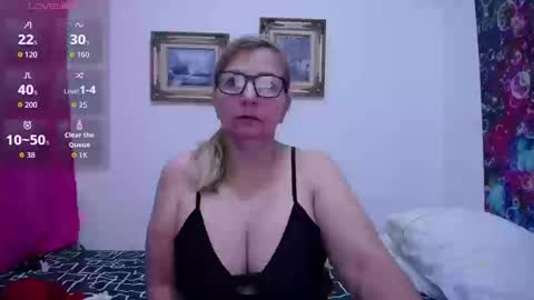 Snapshot of sara211 chatting on September 19, 2025, 3:13 pm sara online show from September 19, 2025, 3:13 pm