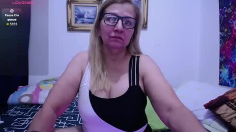 Snapshot of sara211 chatting on October 11, 2025, 3:21 pm sara online show from October 11, 2025, 3:21 pm